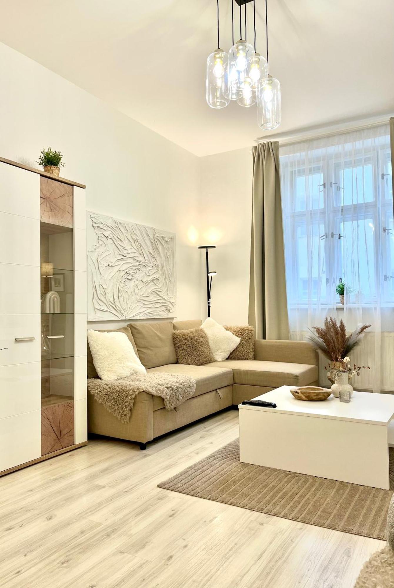James Bond Apartment Old Town Братислава Екстериор снимка
