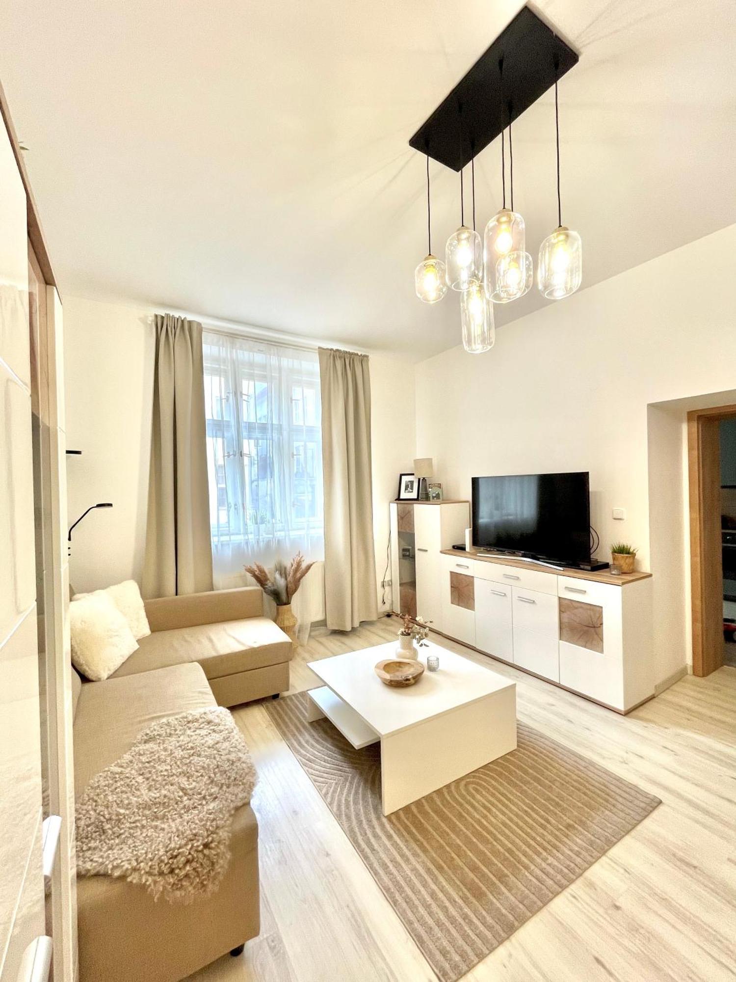 James Bond Apartment Old Town Братислава Екстериор снимка