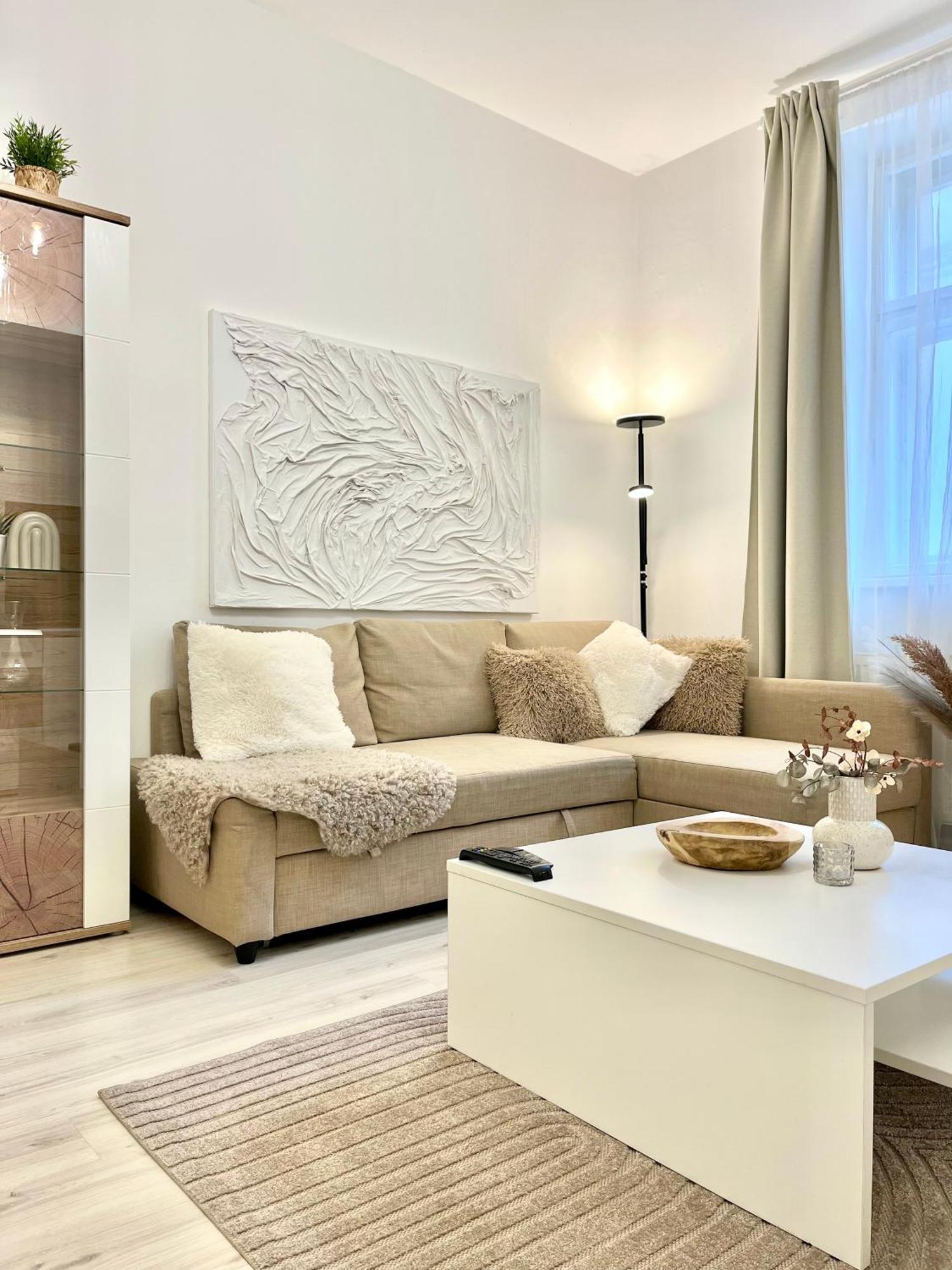 James Bond Apartment Old Town Братислава Екстериор снимка